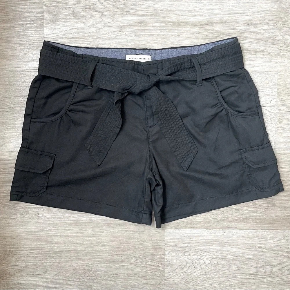 Banana Republic Women’s Cargo Shorts with Belt, Black